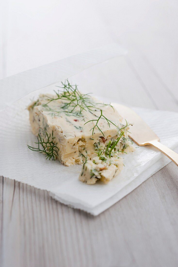 Pastis-Butter mit Dill