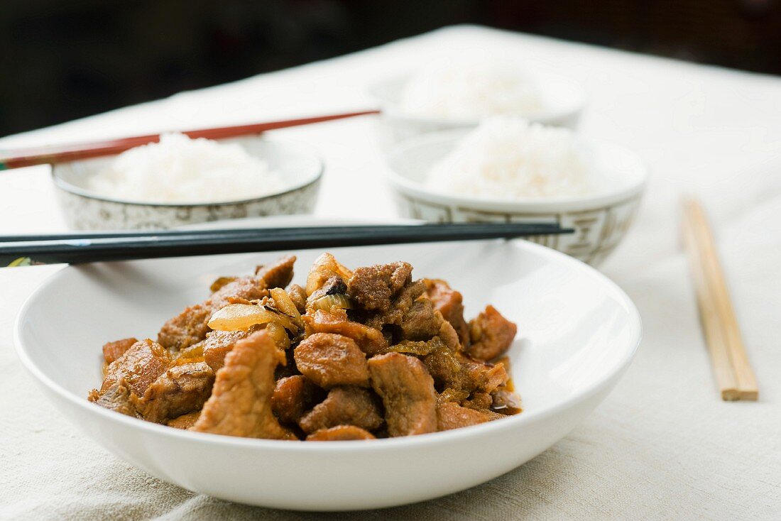 Karamellisiertes Schweinefleisch (Thit Kho To) mit Reisbeilage