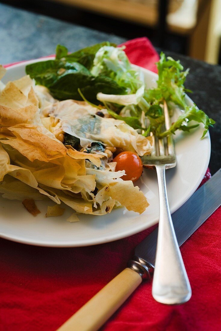 Ziegenkäse-Spinat-Pastete mit Salatbeilage