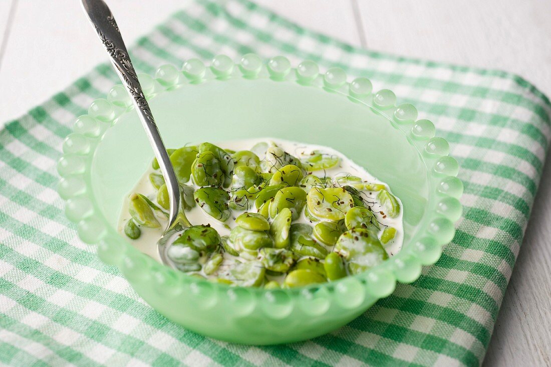 Broad beans with poppyseeds