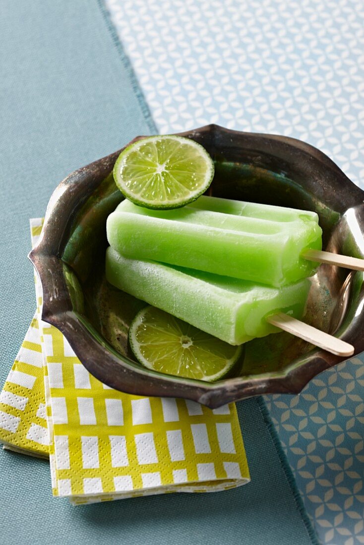 To lime ice lollies with lime slices