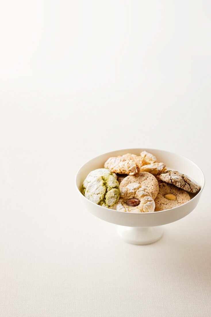 A bowl of various biscotti