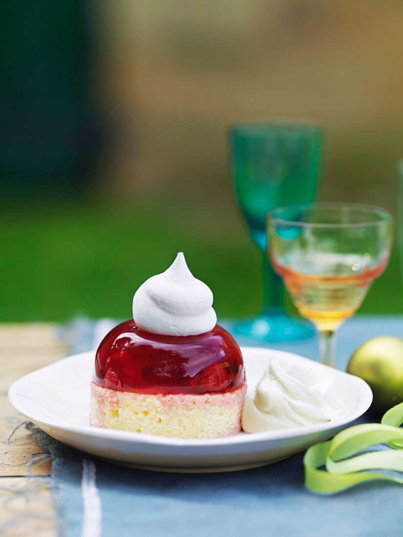 Raspberry meringue cake with amaretto cream