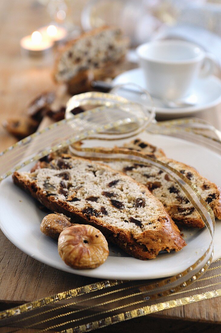 Fruit bread made from rice flour with figs and nuts (Italy)
