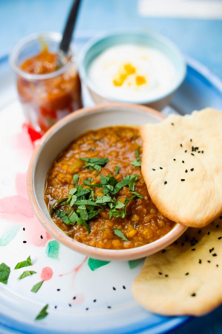 Linsensuppe mit Fladenbrot