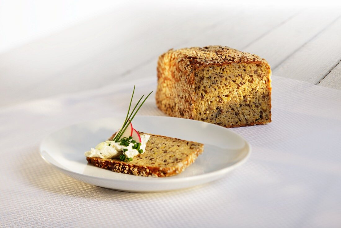 Wholemeal bread with chive quark and relishes
