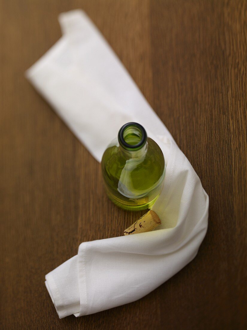An open bottle of Riesling with a white napkin