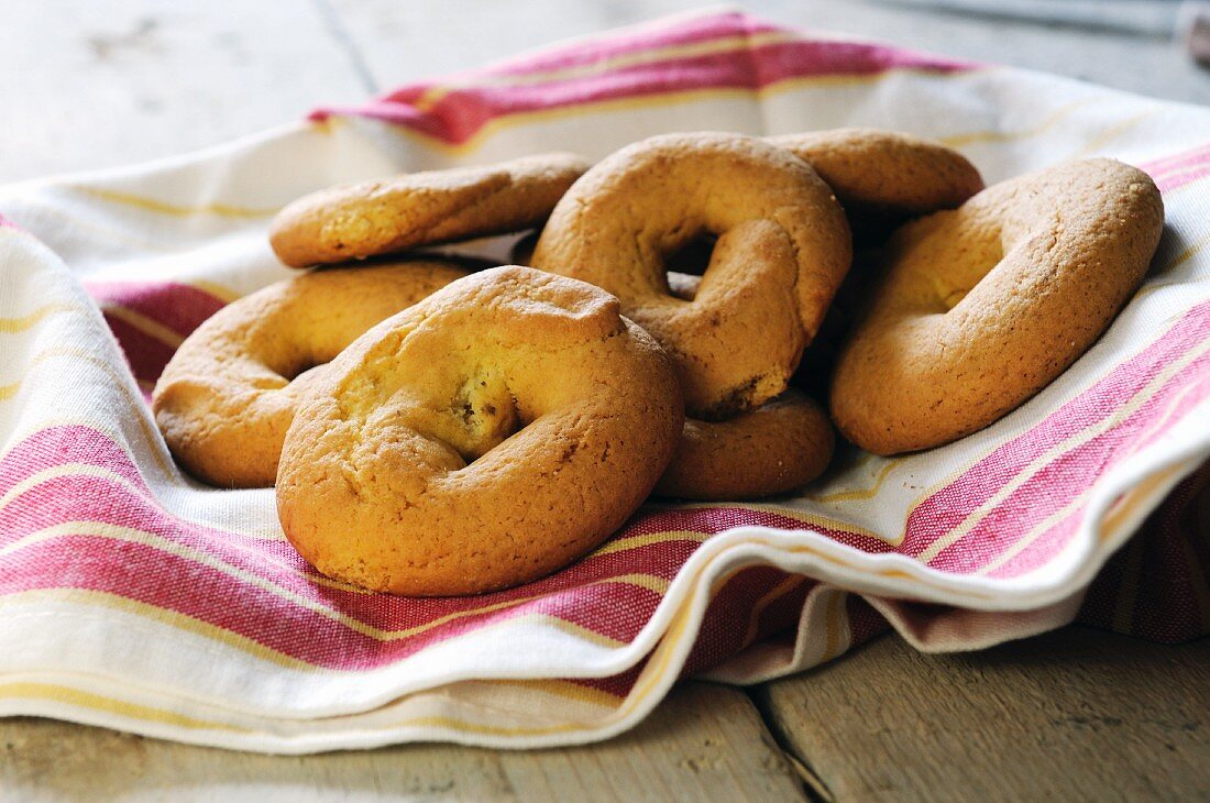 Ciambellina (Italian ring-shaped pastries)