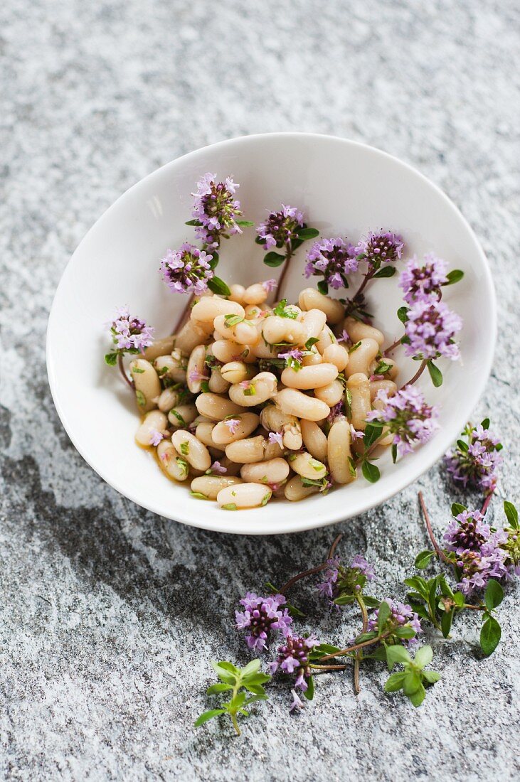 Salat von weissen Bohnen mit Thymian