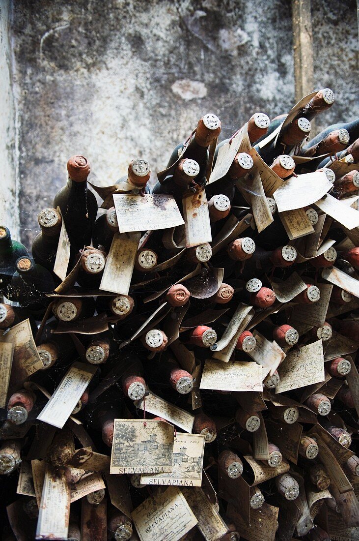 Im Keller der Fattoria Selvapiana, zur Reifung zurückbehaltene Flaschen