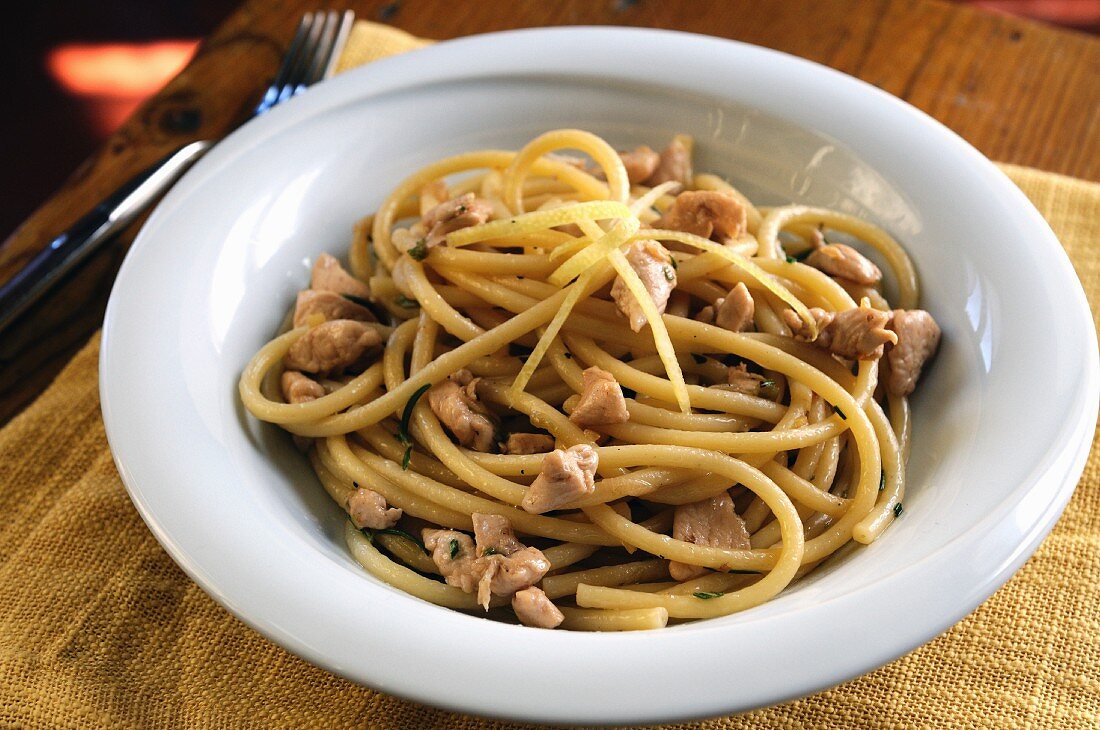 Bucatini with chicken and lemon sauce