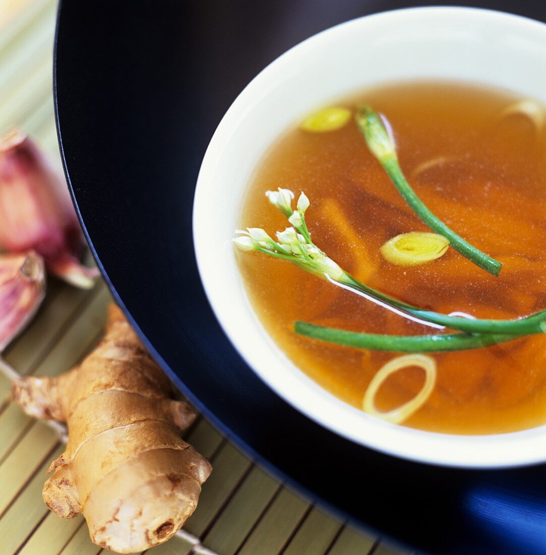 Chicken broth with ginger and chives (China)