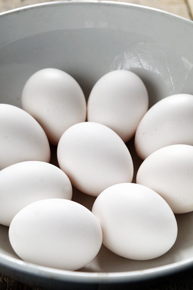 A bowl of white eggs