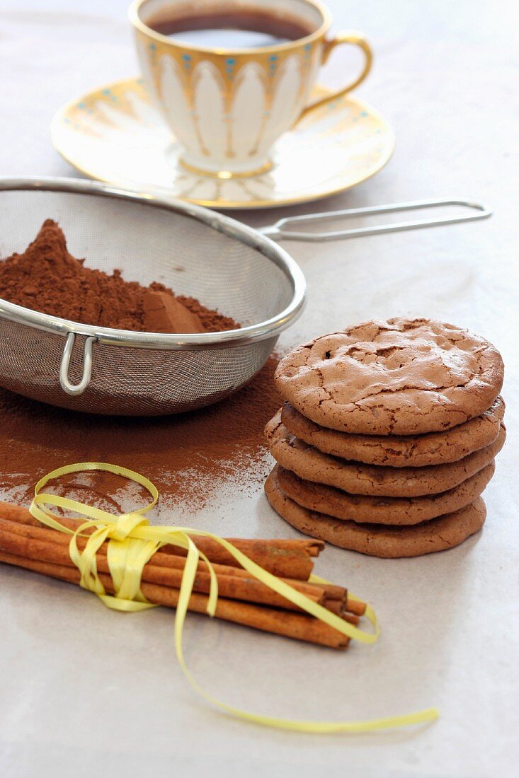 Mehllose Haselnuss-Schokoladen-Kekse mit Zimt