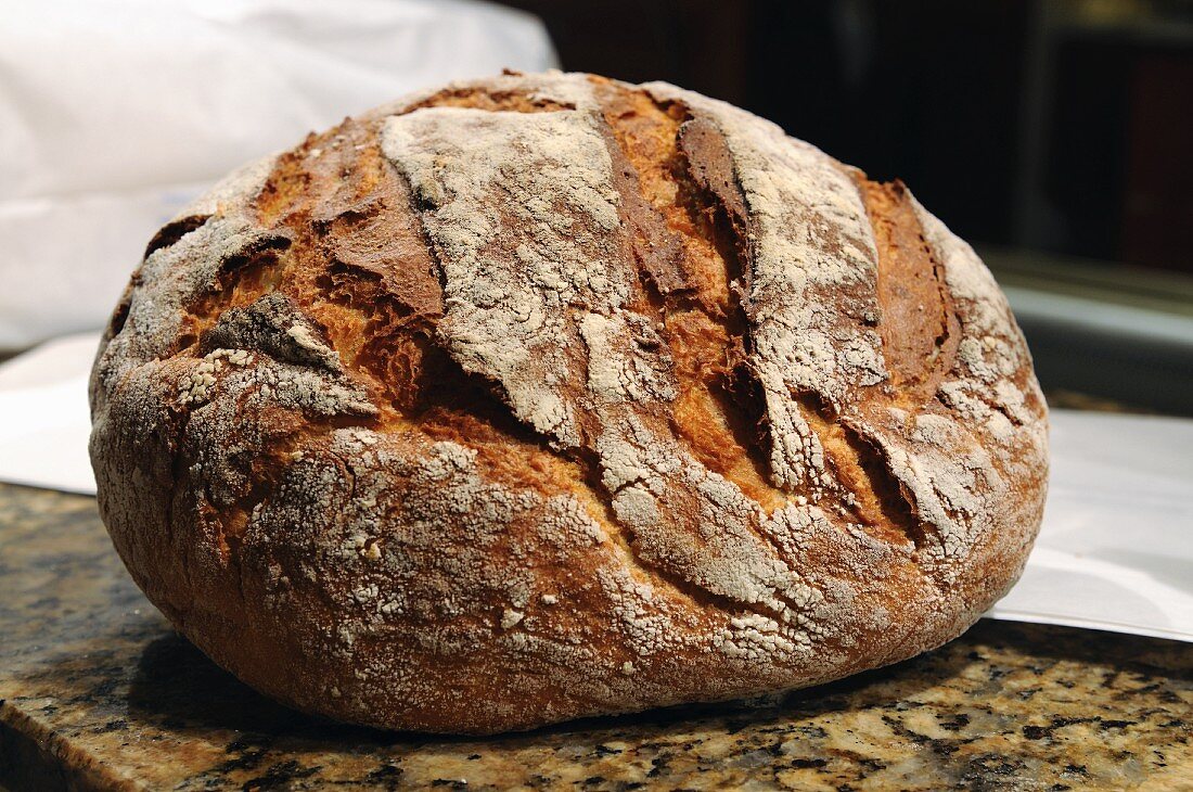 Rustikales Landbrot aus Italien