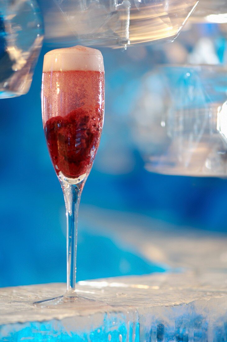 Champagne with raspberries