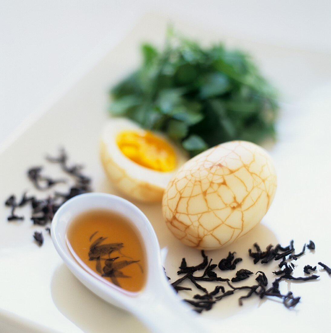 Marmoriete Eier und geräucherter chinesischer Tee