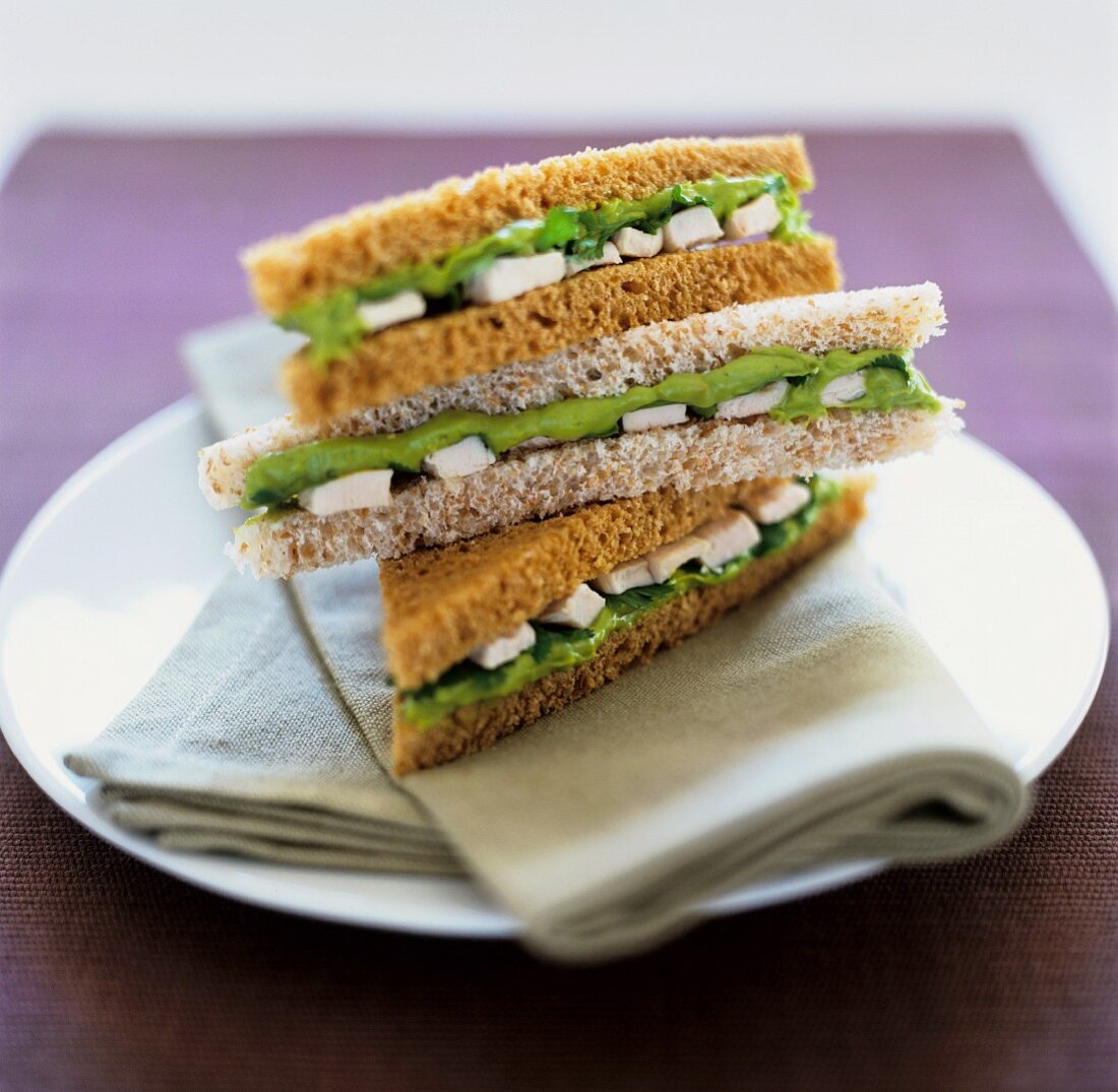 Sandwiches mit Hähnchenfleisch und Guacamole (New Mexico, USA)