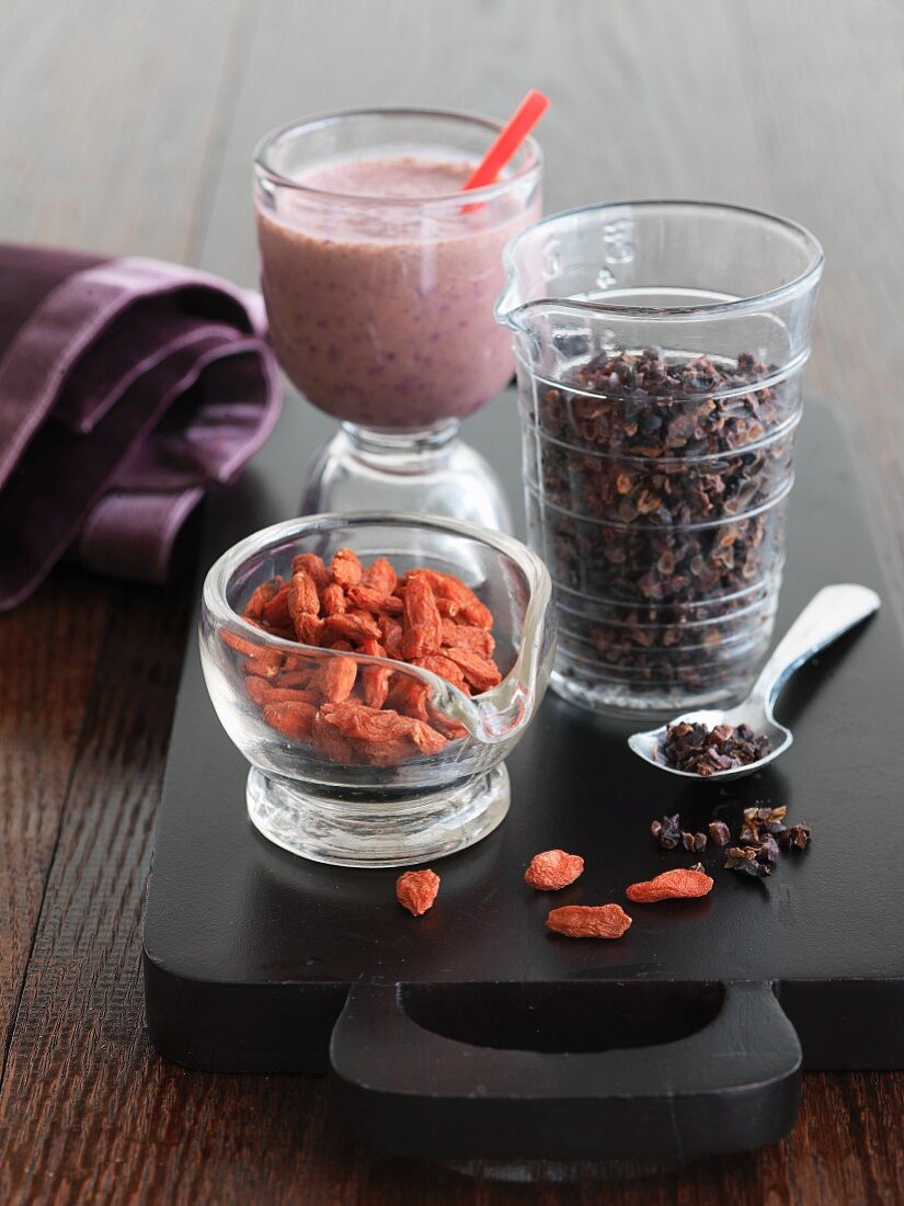 Cacao Nibs and Goji Berries with Smoothie