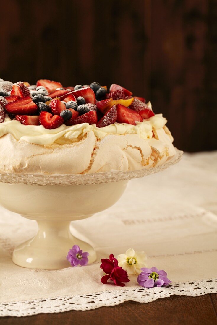 Pavlova mit Beeren