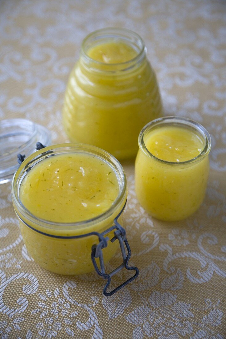 Lime Curd in drei Gläsern