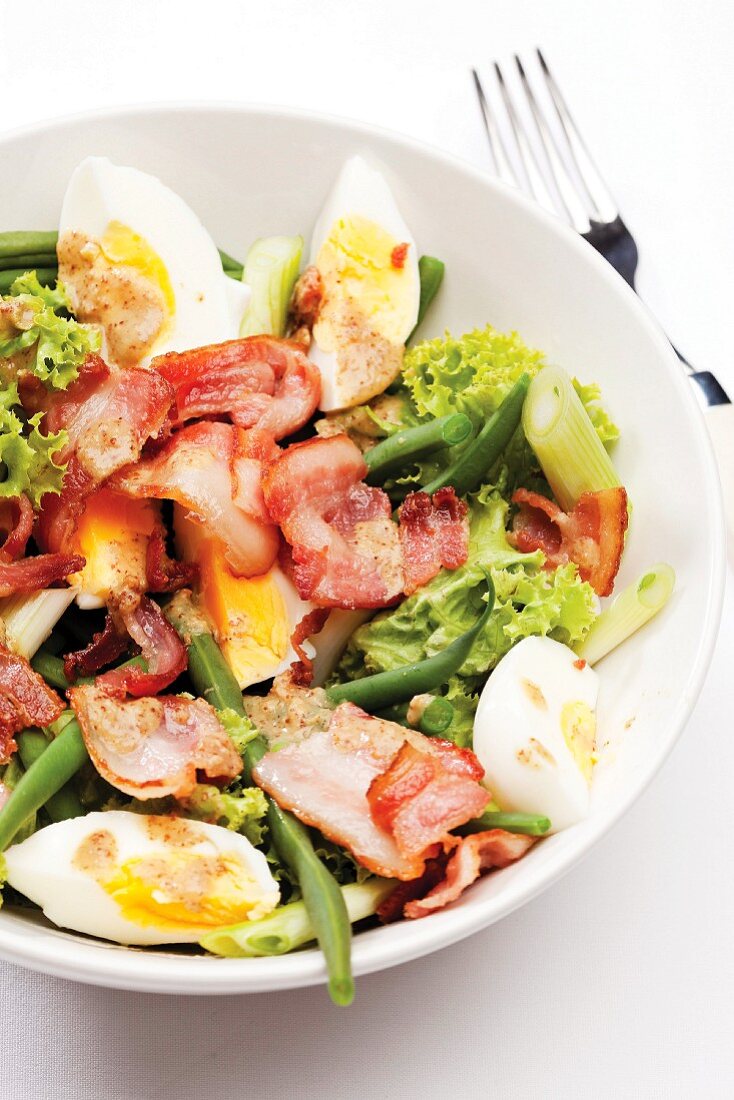 Bean salad with bacon and egg