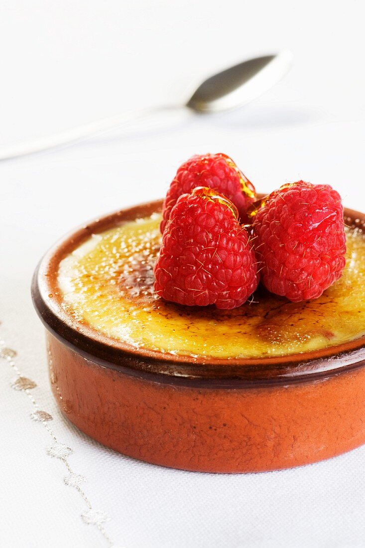 Creme brulee with raspberries