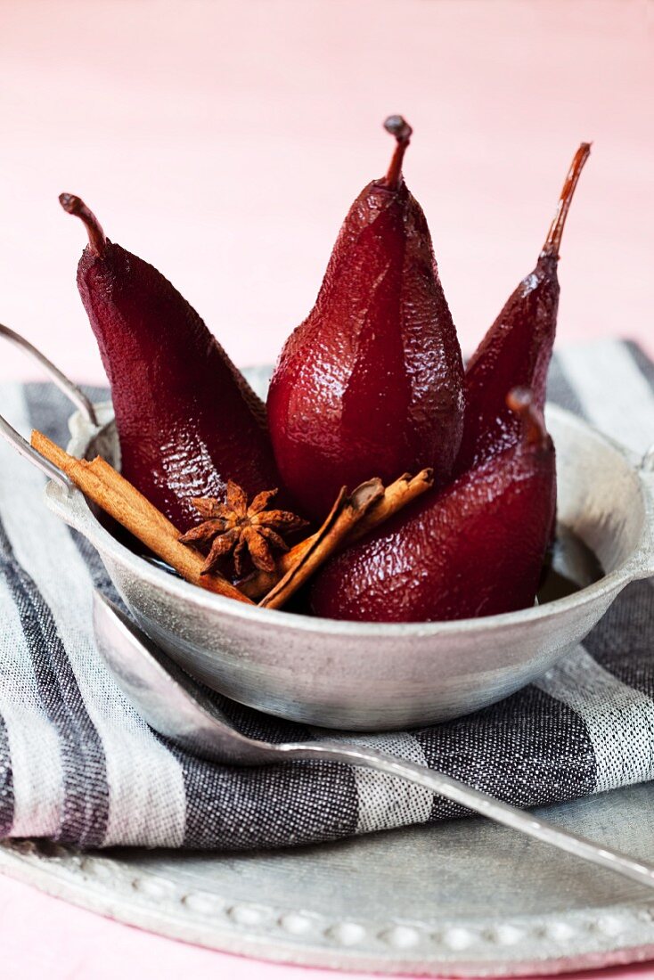 Pears in red wine with cinnamon and star anise