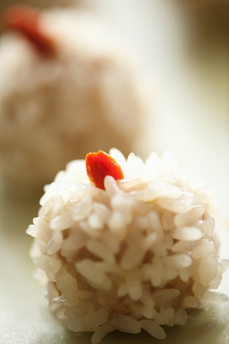 Gedämpfte Fleischklösschen mit Goji (China)