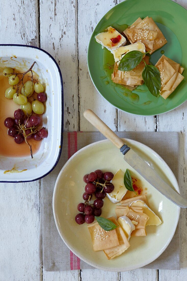 Fried grapes with brie, puff pastry and a chilli and honey sauce