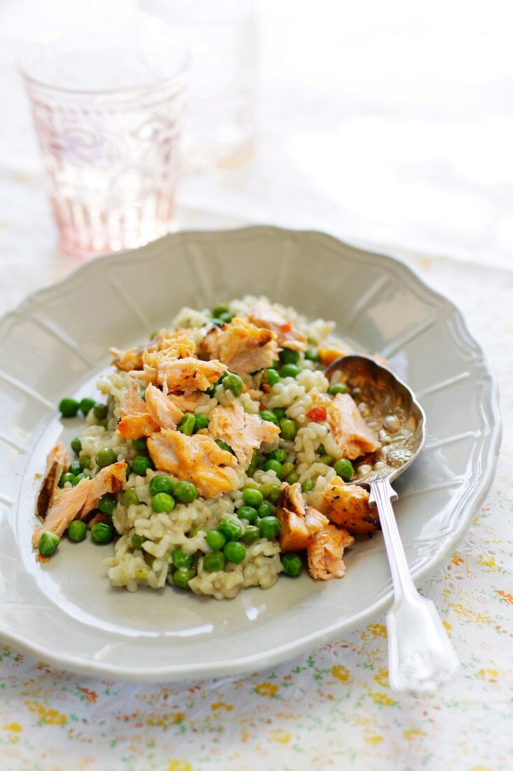 Erbsenrisotto mit Lachs