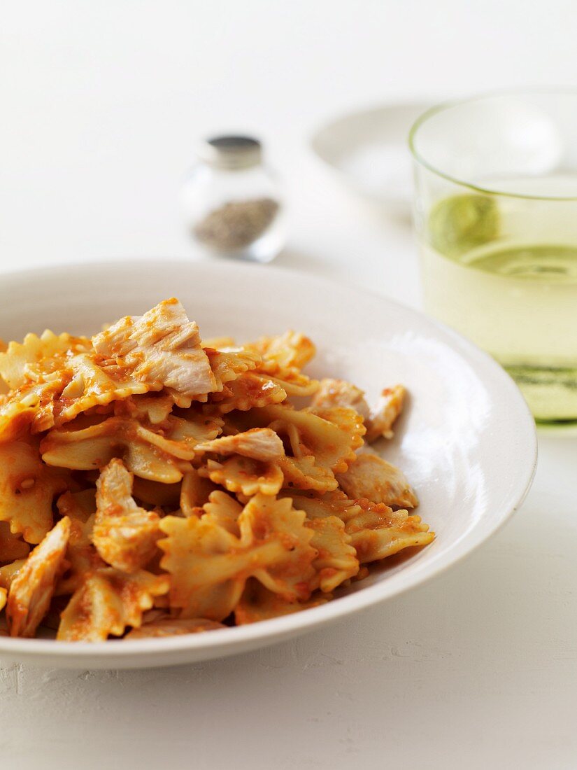 Bow Tie Pasta with Chicken and Tomato Sauce; In a White Bowl