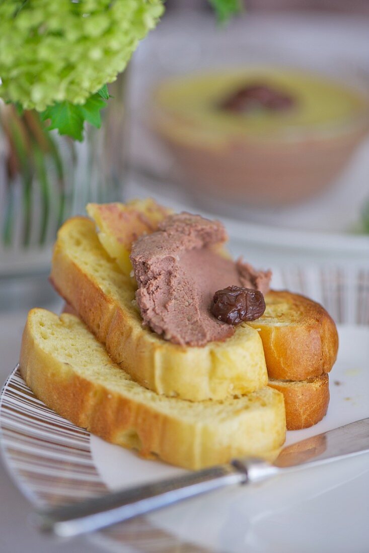 Chicken liver pâté with toasted white bread