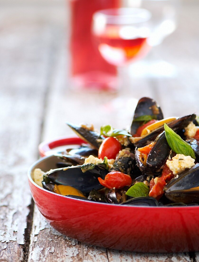 Steamed mussels with tomatoes, ginger and feta cheese