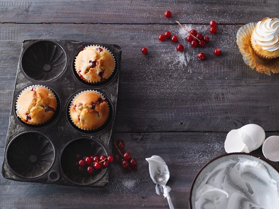 Redcurrant muffins topped with meringue