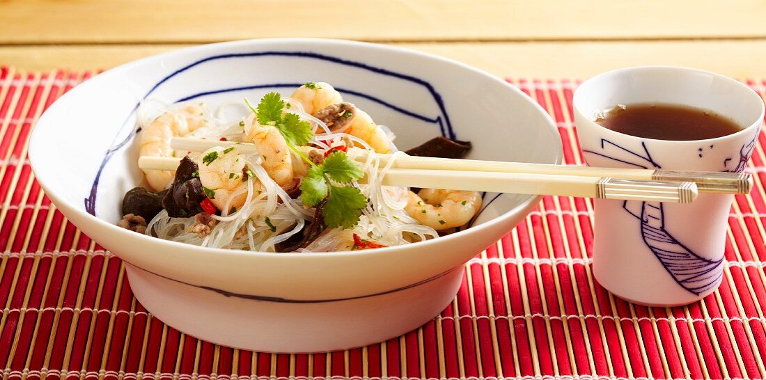 Glass noodle salad with minced meat and prawns