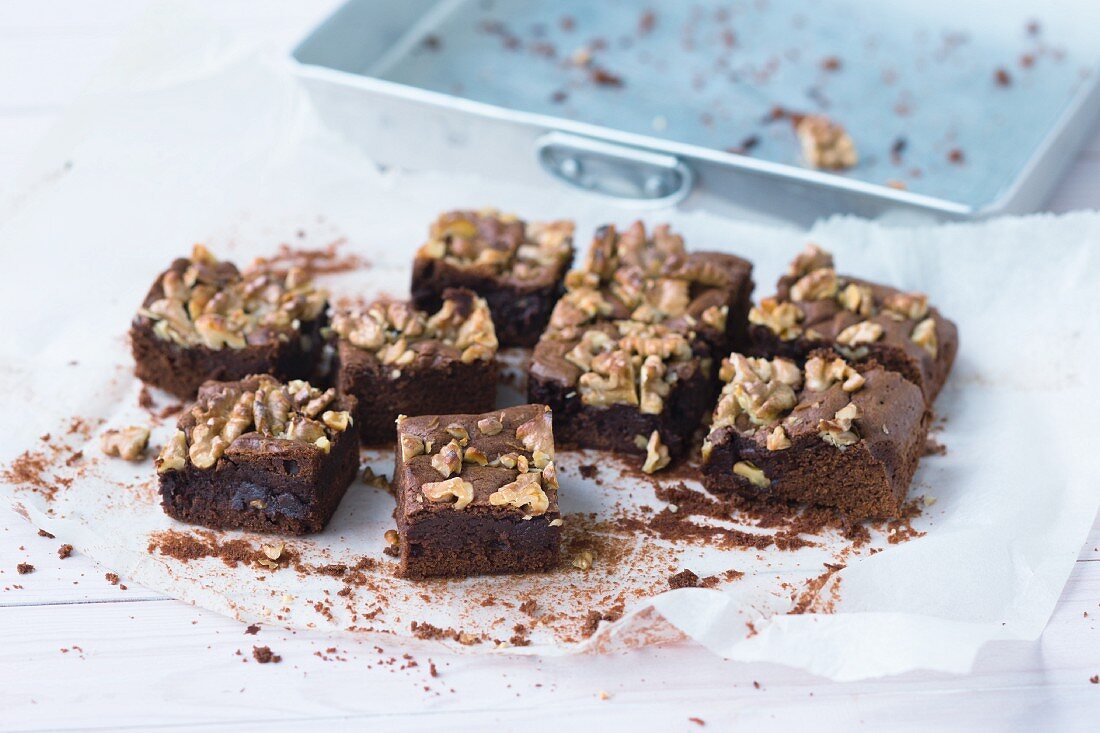 Chocolate-walnut brownies
