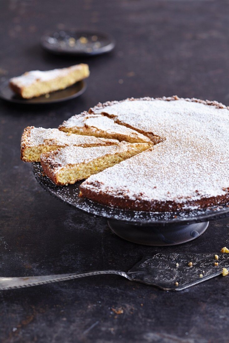 Gluten-free almond cake with orange flavouring