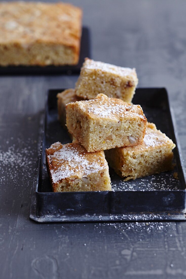 Glutenfreie Muskat-Blondies mit Paranüssen