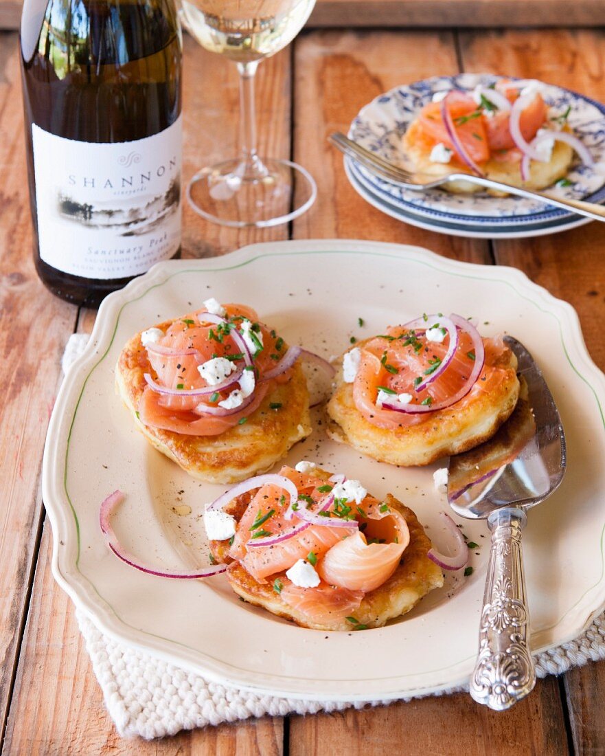 Potato cakes with smoked salmon, goats' cheese and onion rings