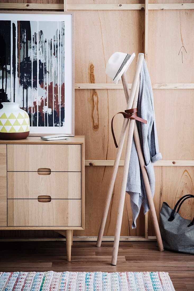 Wardrobe made of three wooden sticks