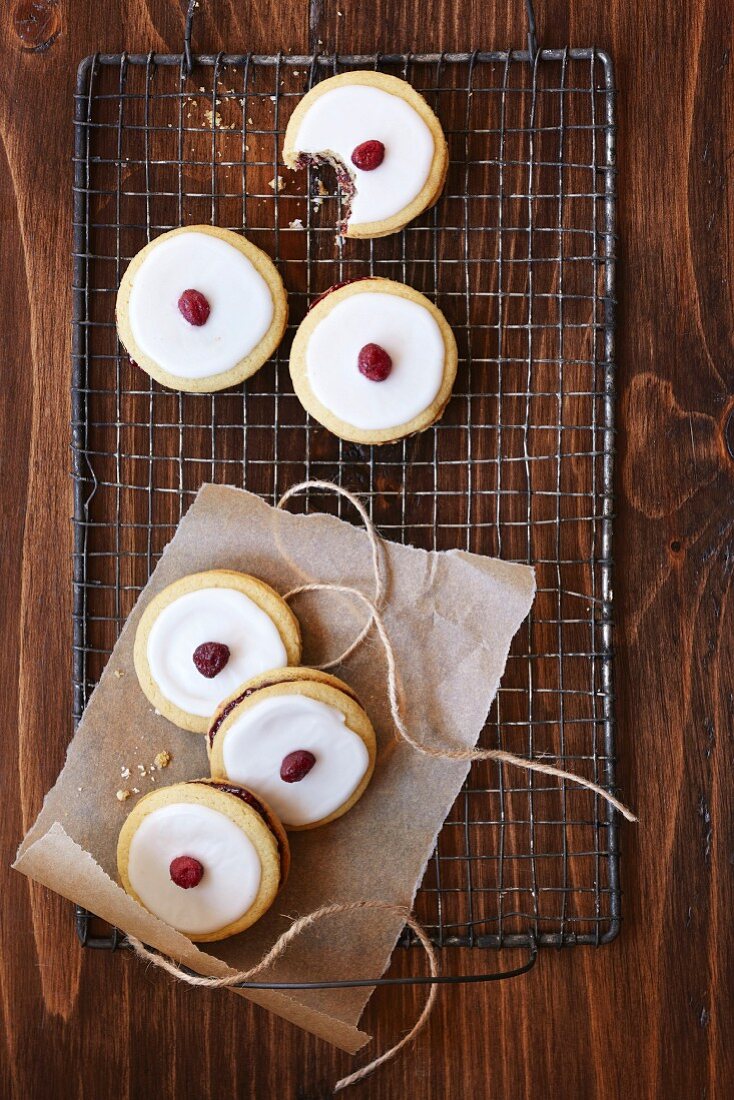 Sandwich biscuits decorated with icing and cranberries