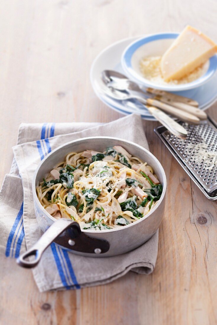 Spaghetti carbonara with chicken and spinach