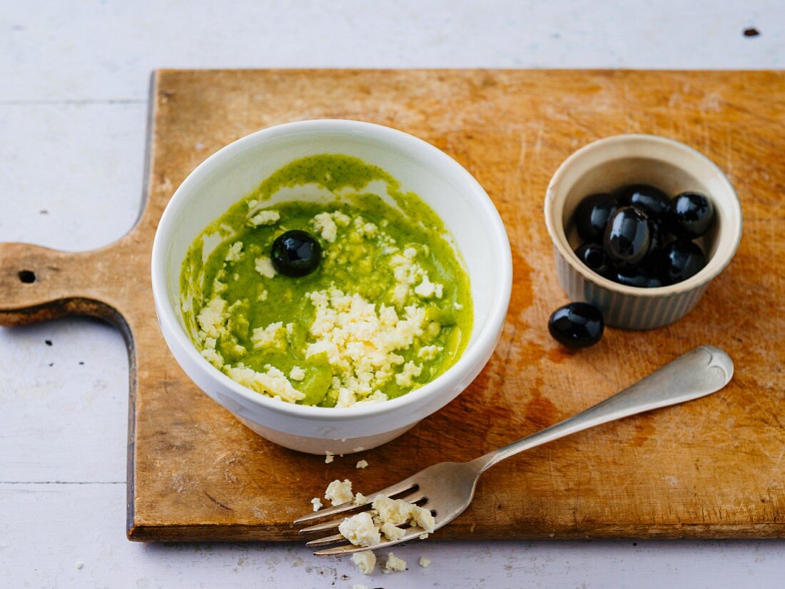 Gluten-free courgette cream with sheep's cheese and black olives