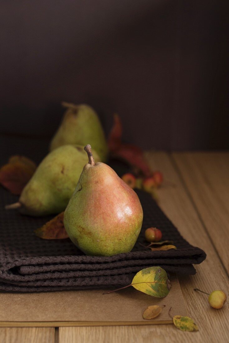 Fresh pears on a tea towel