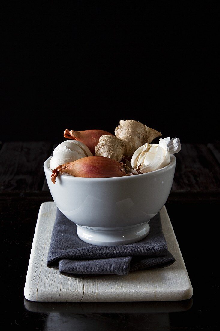A bowl of shallots, garlic and ginger