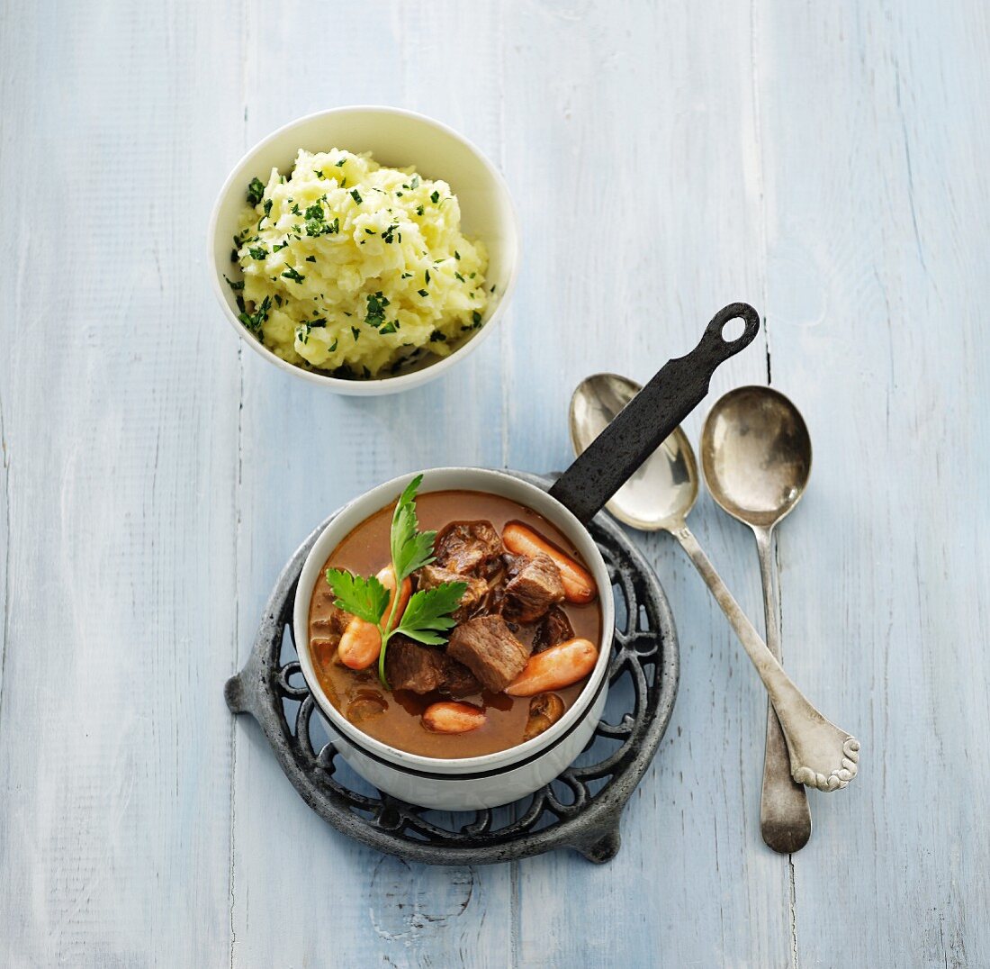 Beef goulash with carrots and mashed potatoes