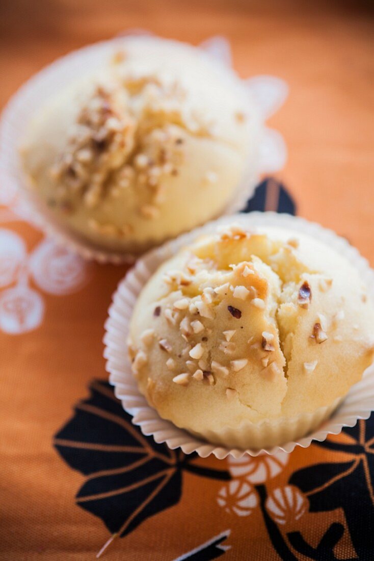 Vanilla muffins with nuts