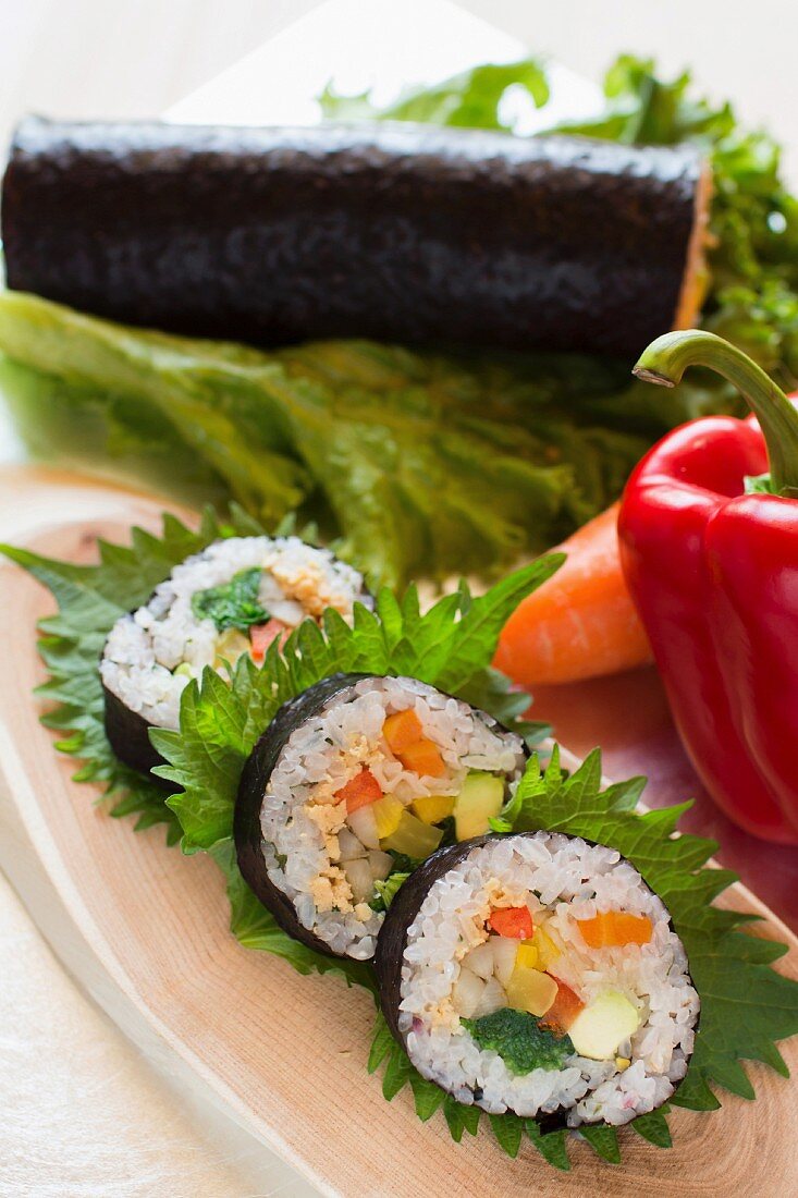 Ehomaki-Sushi mit sieben Gemüse (Japan)