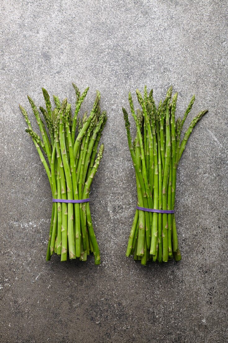 Two bundles of fresh green asparagus (seen from above)